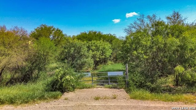 972 Silver Bridge Rd Quemado, TX 78877