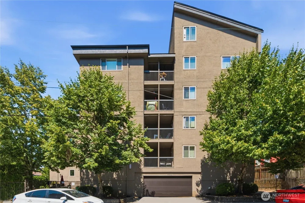 14300 32nd Avenue NE #410 Seattle, WA 98125