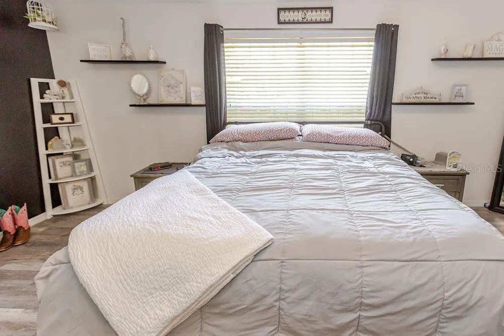 11083 MAYBIRD AVENUE Weeki Wachee, FL 34613