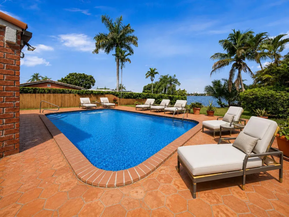 1110 SW 97TH AVENUE Miami, FL 33174