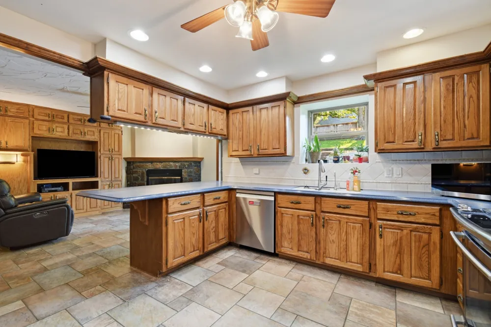8717 S College Place Tulsa, OK 74137