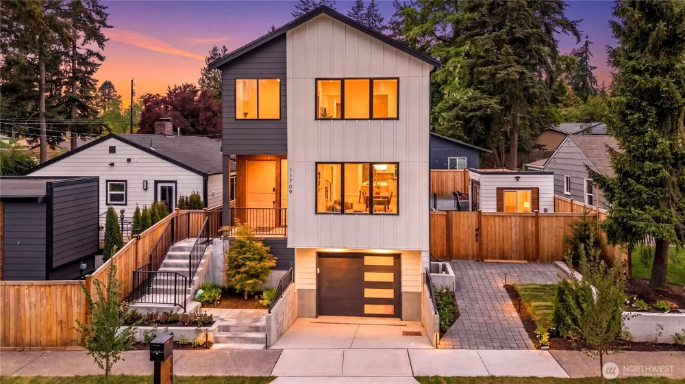 11709 Roosevelt Way NE Seattle, WA 98125