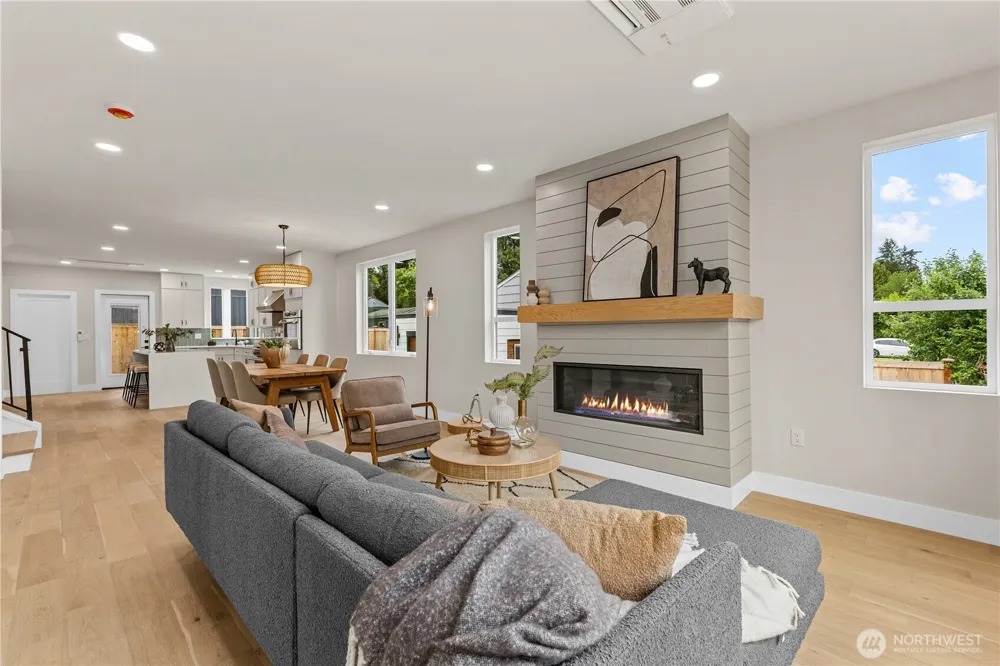 11709 Roosevelt Way NE Seattle, WA 98125