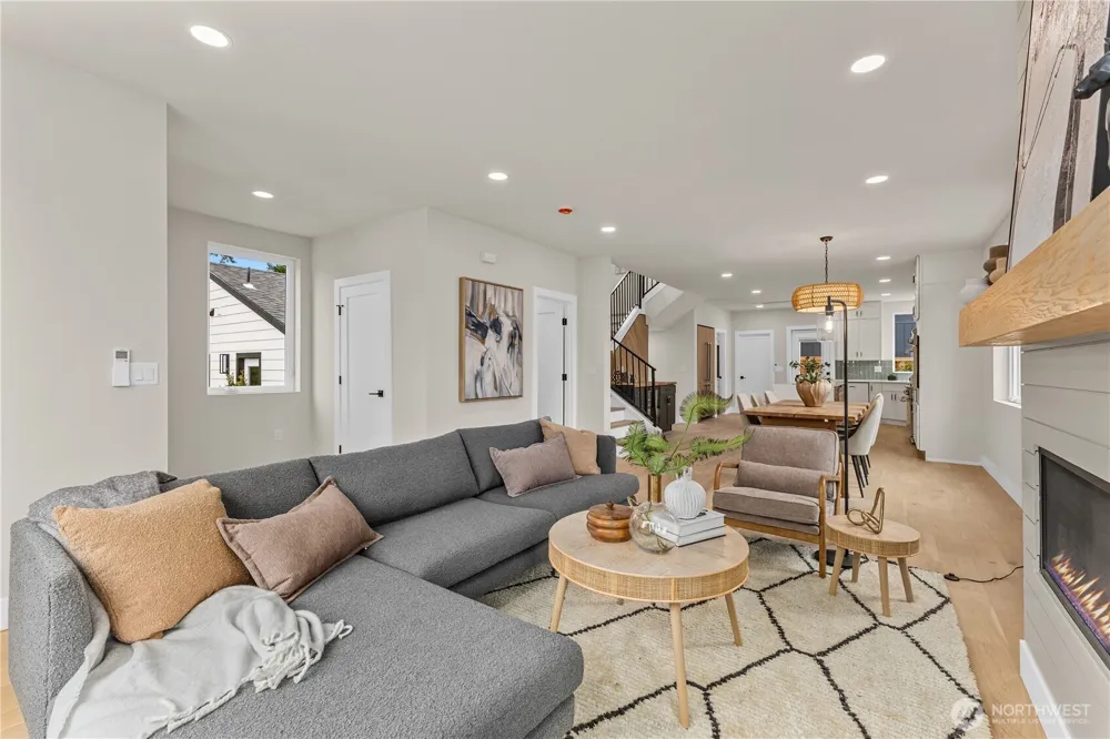 11709 Roosevelt Way NE Seattle, WA 98125