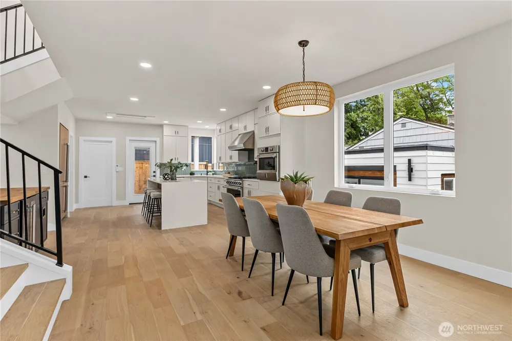11709 Roosevelt Way NE Seattle, WA 98125