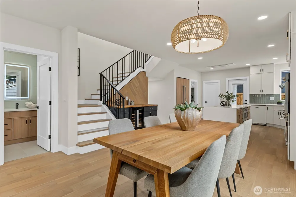 11709 Roosevelt Way NE Seattle, WA 98125