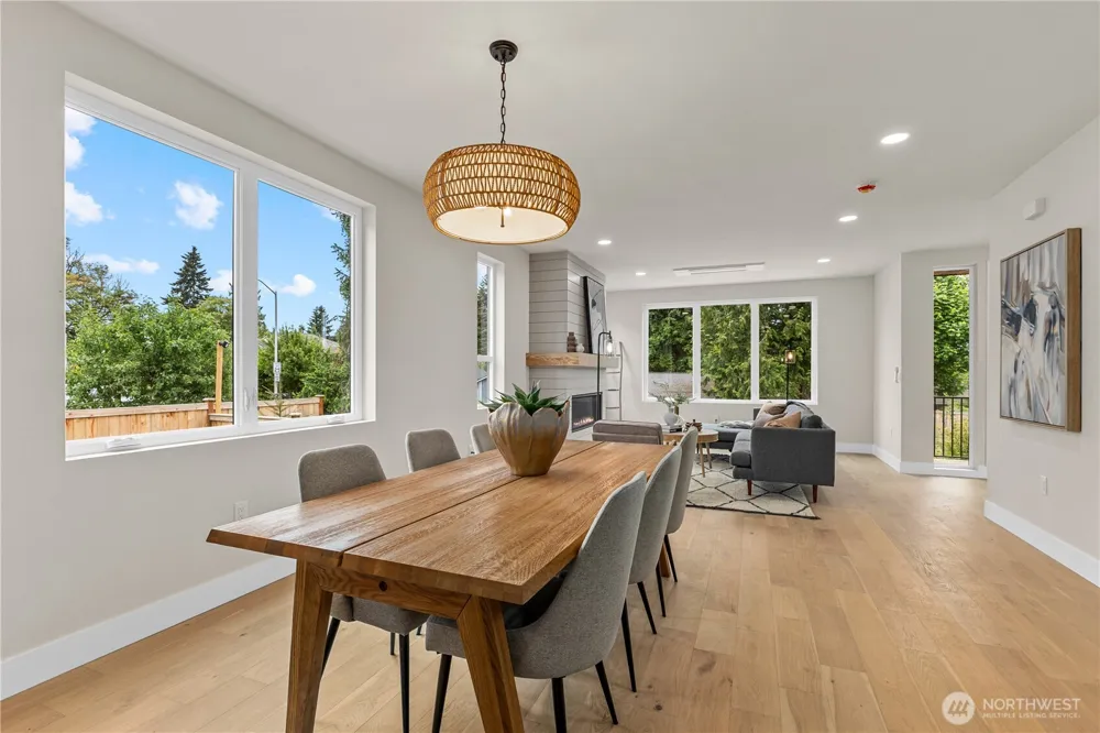 11709 Roosevelt Way NE Seattle, WA 98125