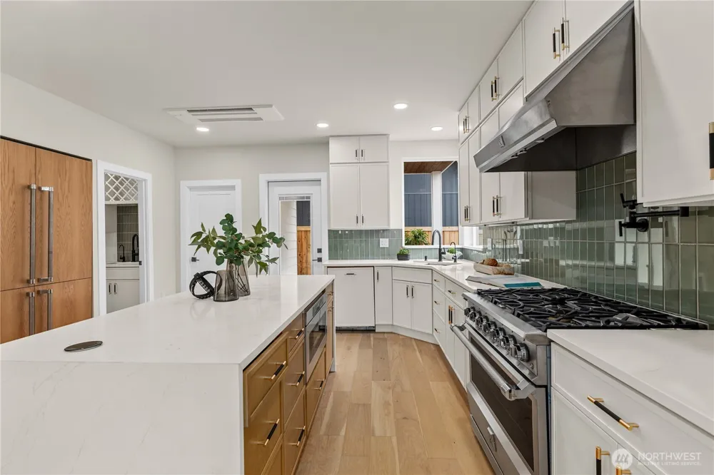 11709 Roosevelt Way NE Seattle, WA 98125