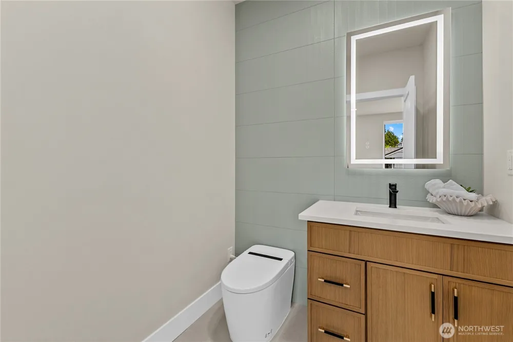 11709 Roosevelt Way NE Seattle, WA 98125