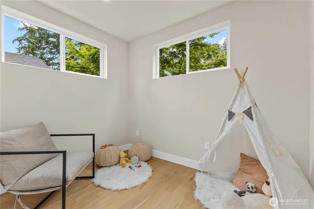 11709 Roosevelt Way NE Seattle, WA 98125