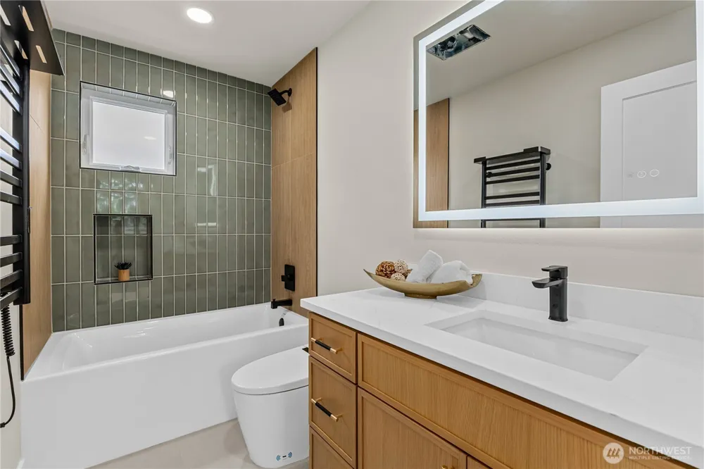 11709 Roosevelt Way NE Seattle, WA 98125