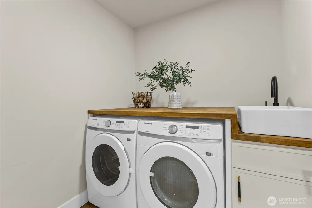 11709 Roosevelt Way NE Seattle, WA 98125