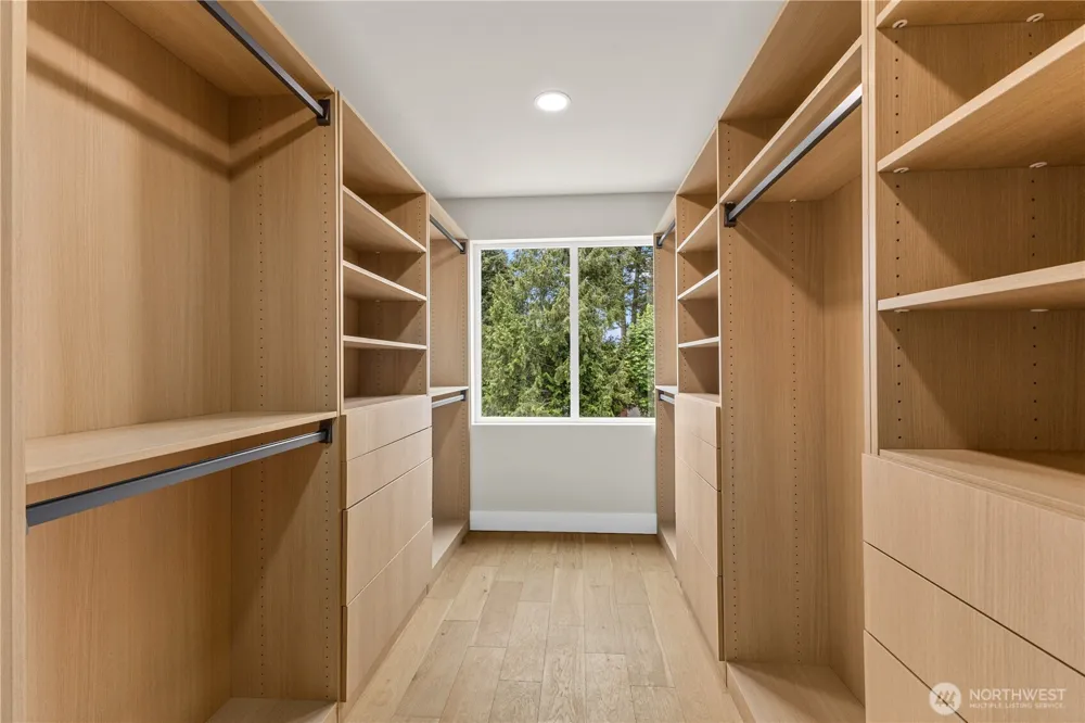 11709 Roosevelt Way NE Seattle, WA 98125
