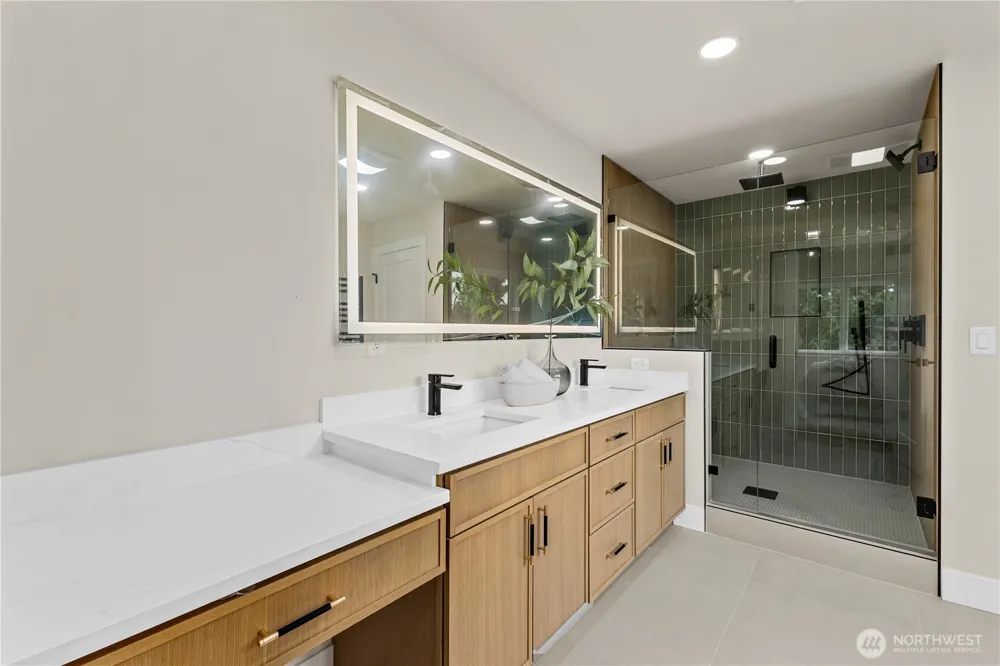 11709 Roosevelt Way NE Seattle, WA 98125
