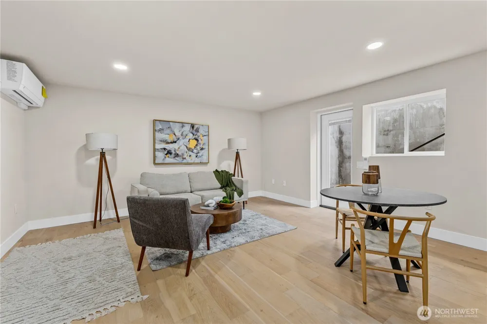 11709 Roosevelt Way NE Seattle, WA 98125