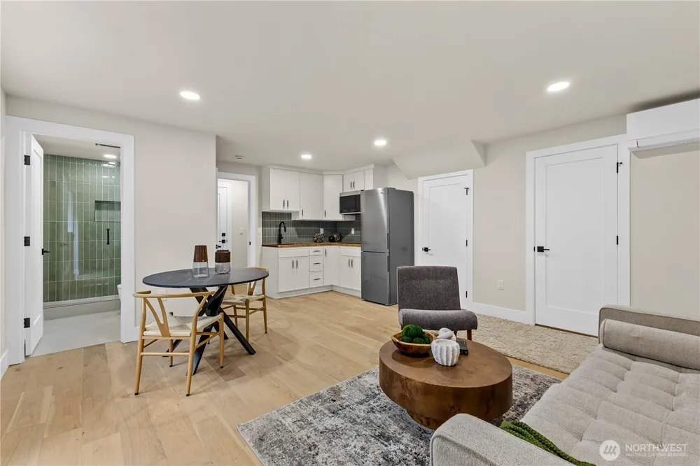 11709 Roosevelt Way NE Seattle, WA 98125