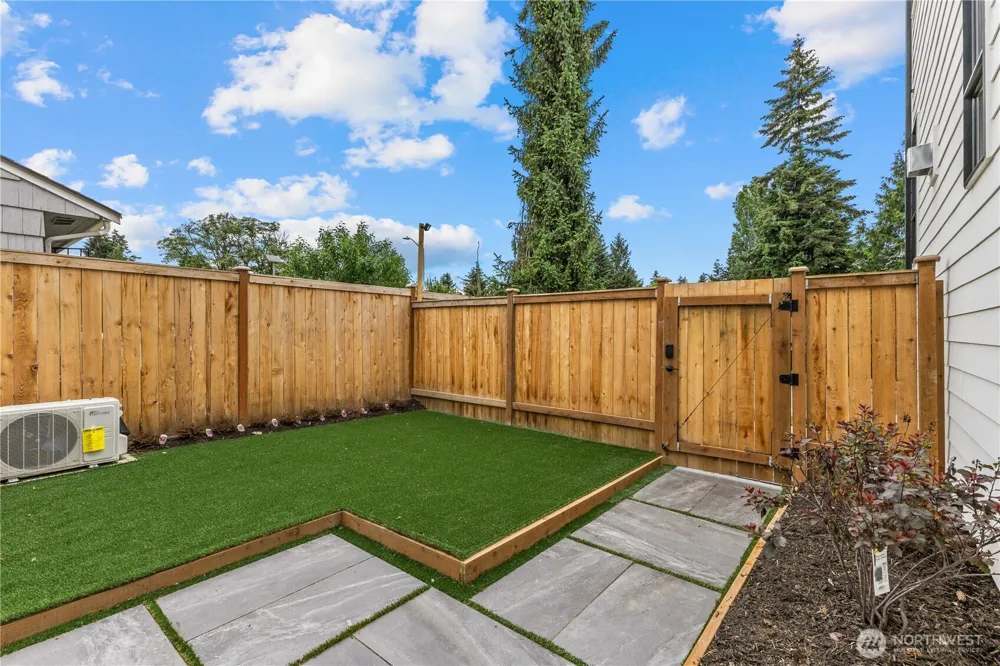 11709 Roosevelt Way NE Seattle, WA 98125