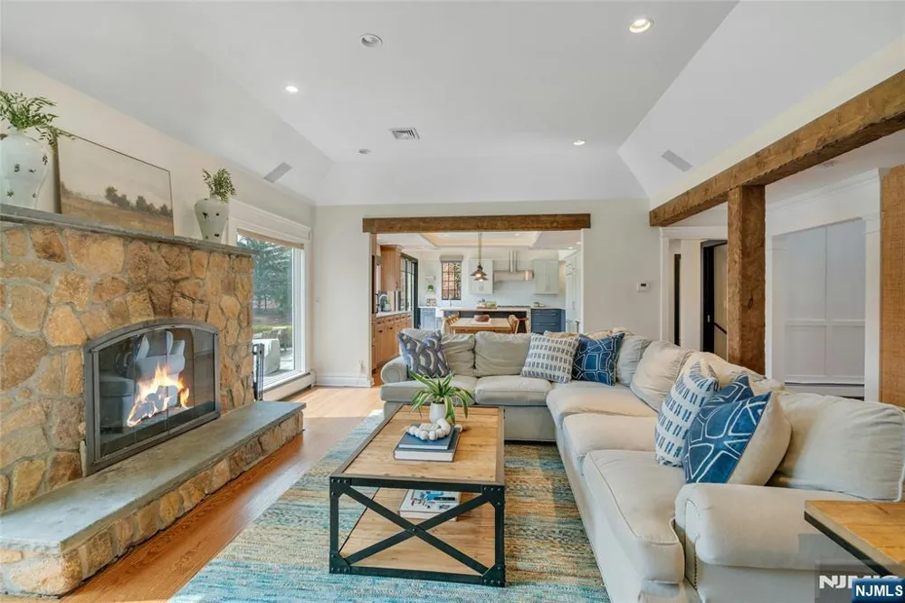 7 Deerhill Drive Ho-Ho-Kus, NJ 07423