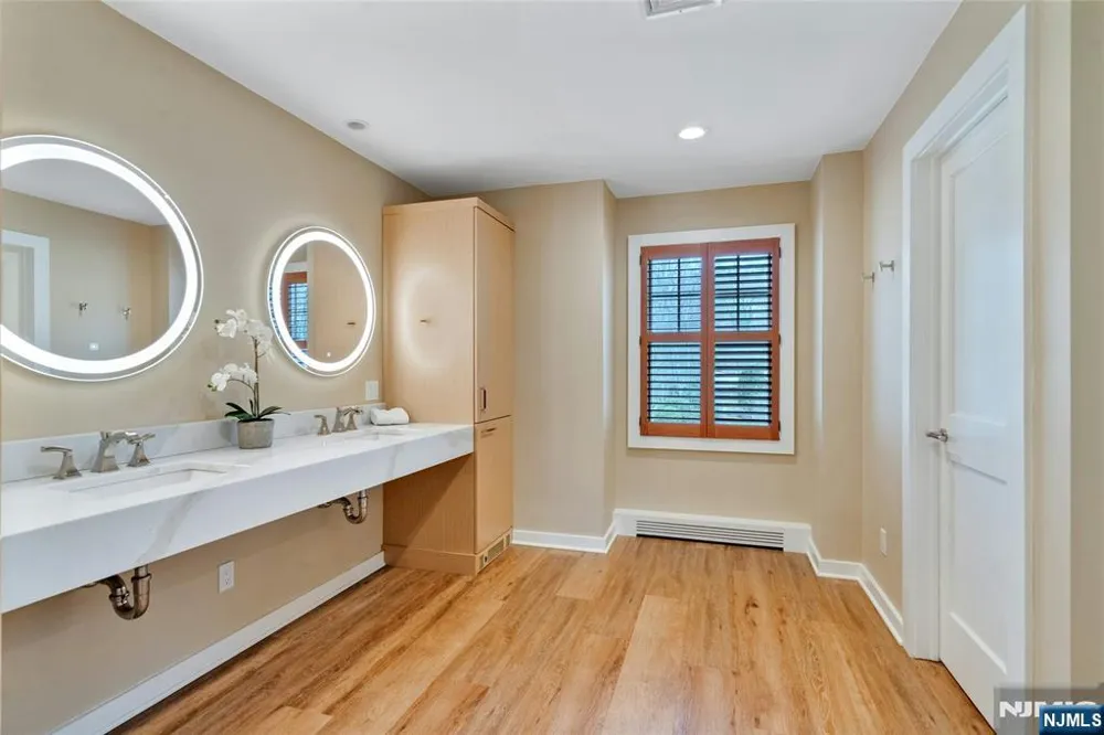 7 Deerhill Drive Ho-Ho-Kus, NJ 07423