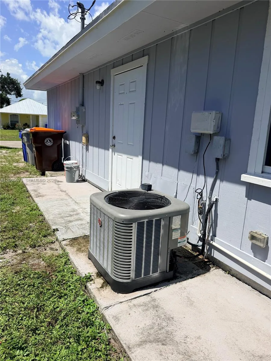 430 SW 14th Pl SW Vero Beach, FL 32962