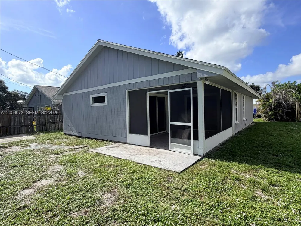 430 SW 14th Pl SW Vero Beach, FL 32962