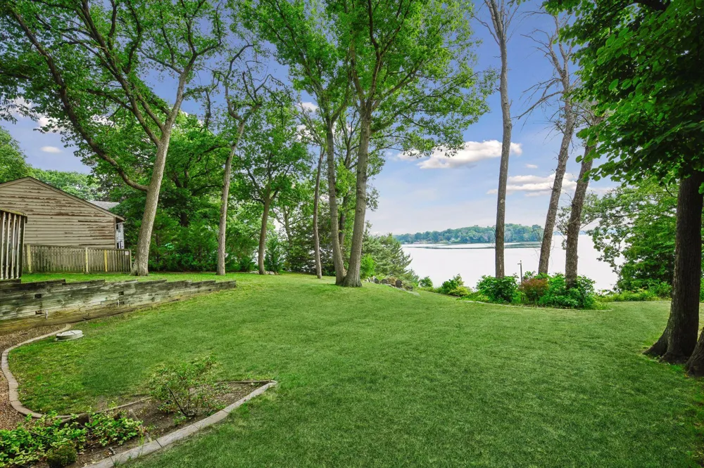 24150 E Cedar Lake Drive New Prague, MN 56071