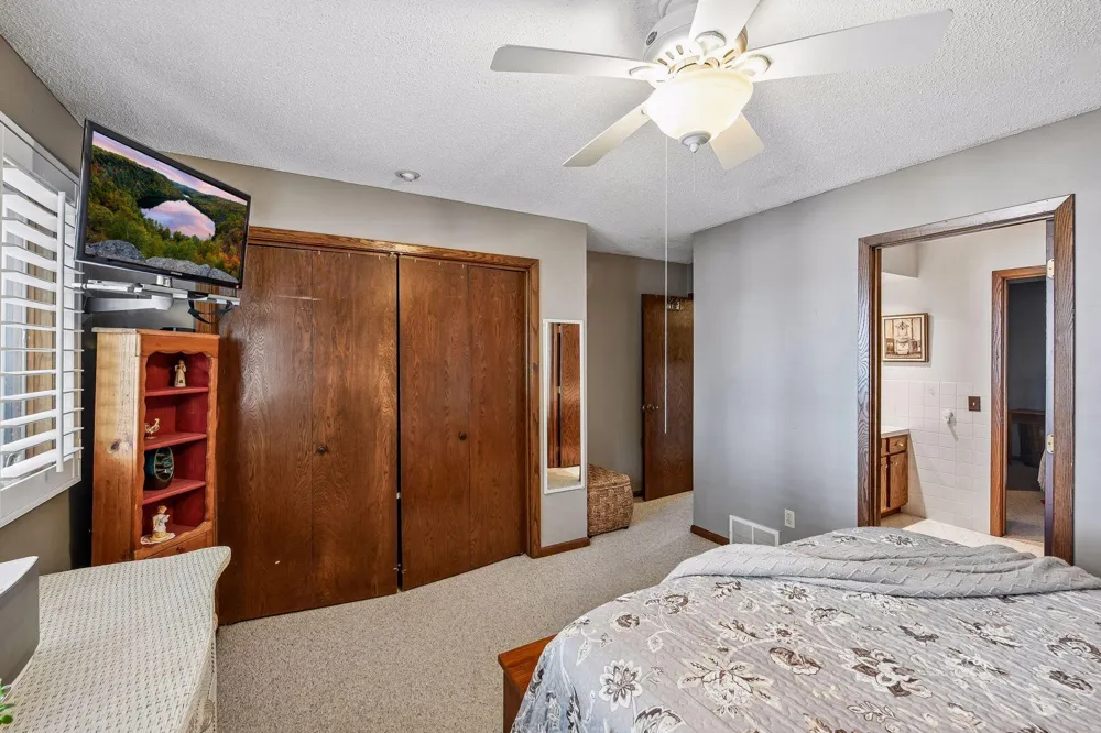 24150 E Cedar Lake Drive New Prague, MN 56071