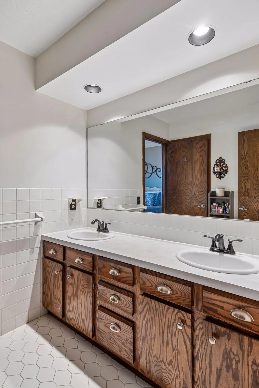 24150 E Cedar Lake Drive New Prague, MN 56071