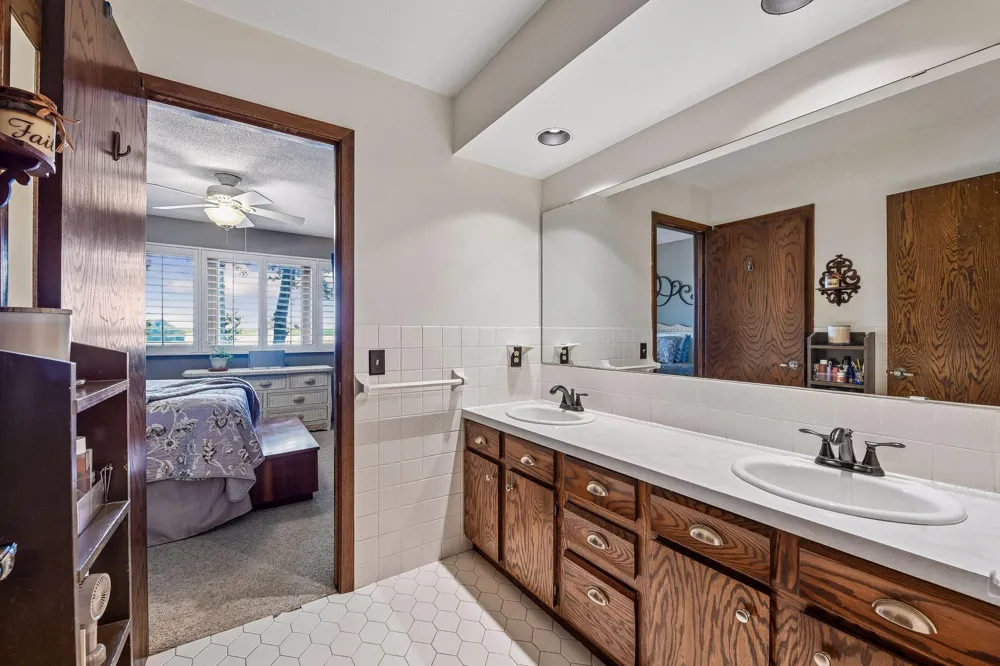 24150 E Cedar Lake Drive New Prague, MN 56071