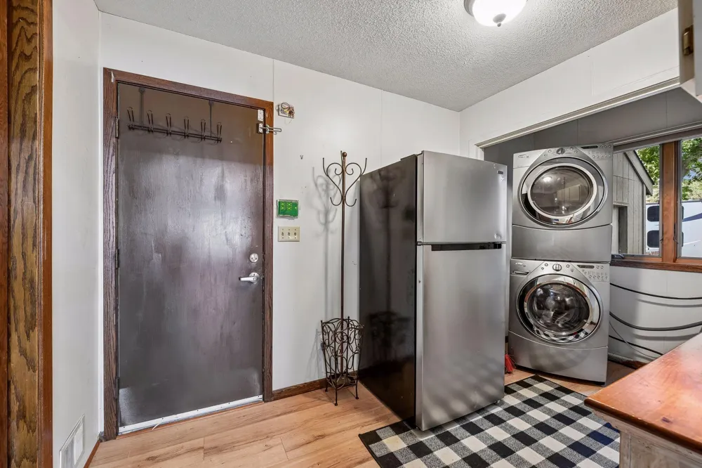 24150 E Cedar Lake Drive New Prague, MN 56071