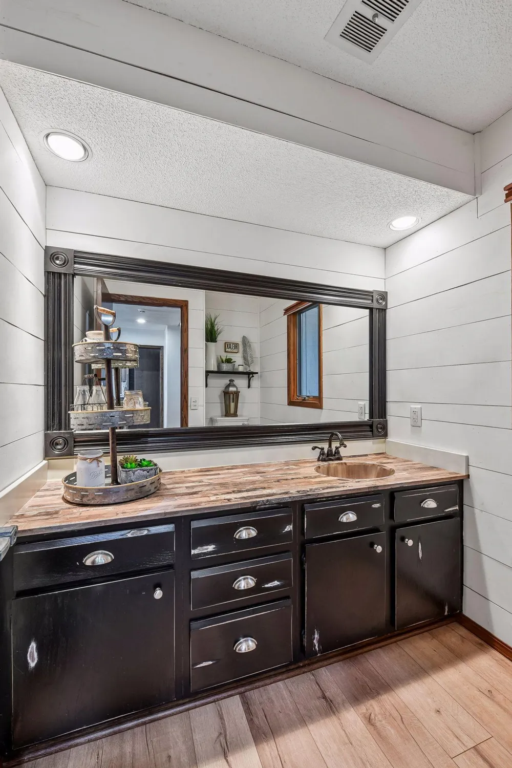 24150 E Cedar Lake Drive New Prague, MN 56071