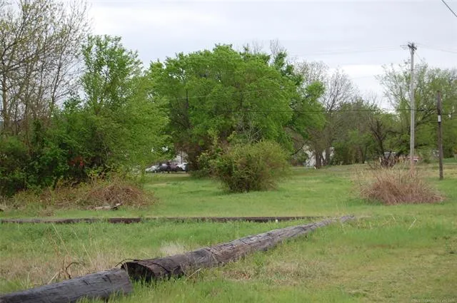 B STREET Henryetta, OK 74437