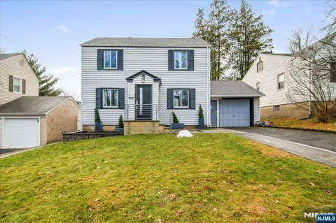12 Nutwold Avenue