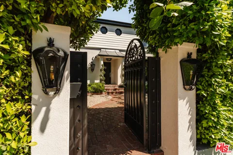 1130 Sierra Alta Way