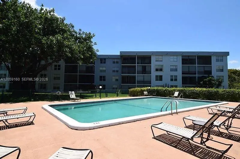 120 Royal Park Dr #2D Oakland Park, FL 33309
