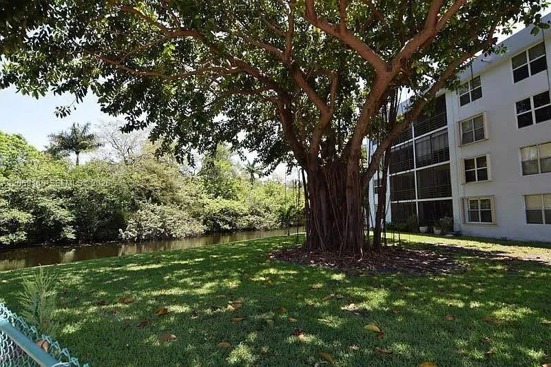 120 Royal Park Dr #2D Oakland Park, FL 33309