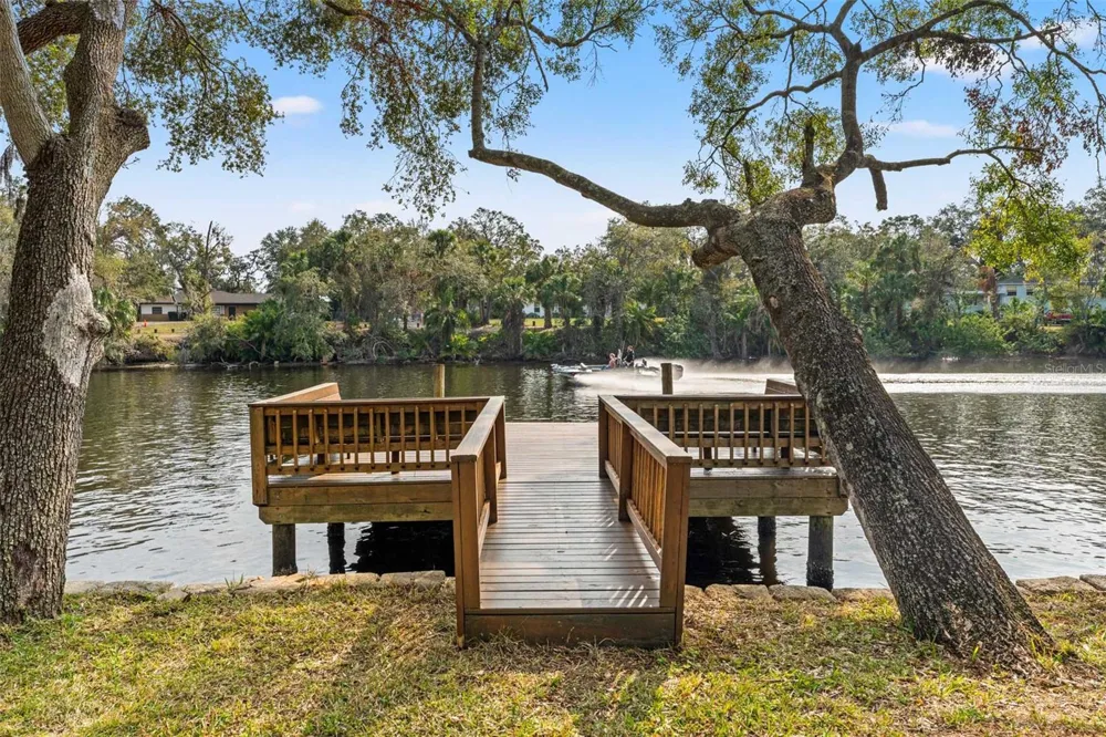 906 W HENRY AVENUE Tampa, FL 33604