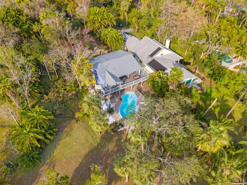 906 W HENRY AVENUE Tampa, FL 33604