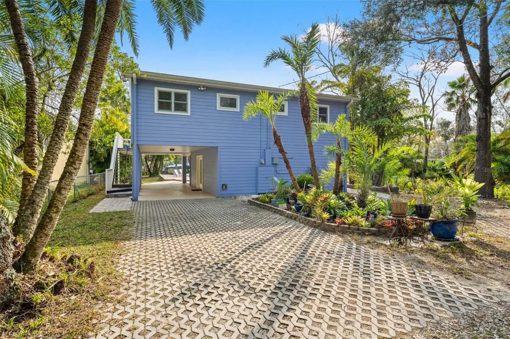 906 W HENRY AVENUE Tampa, FL 33604