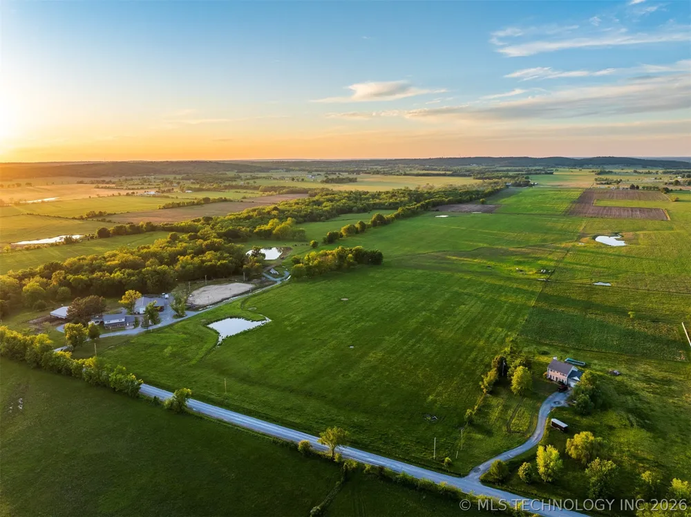 15 E 450 ROAD Pryor, OK 74361