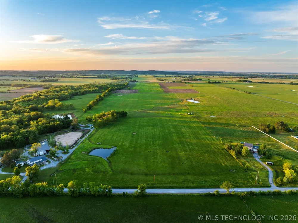 15 E 450 ROAD Pryor, OK 74361