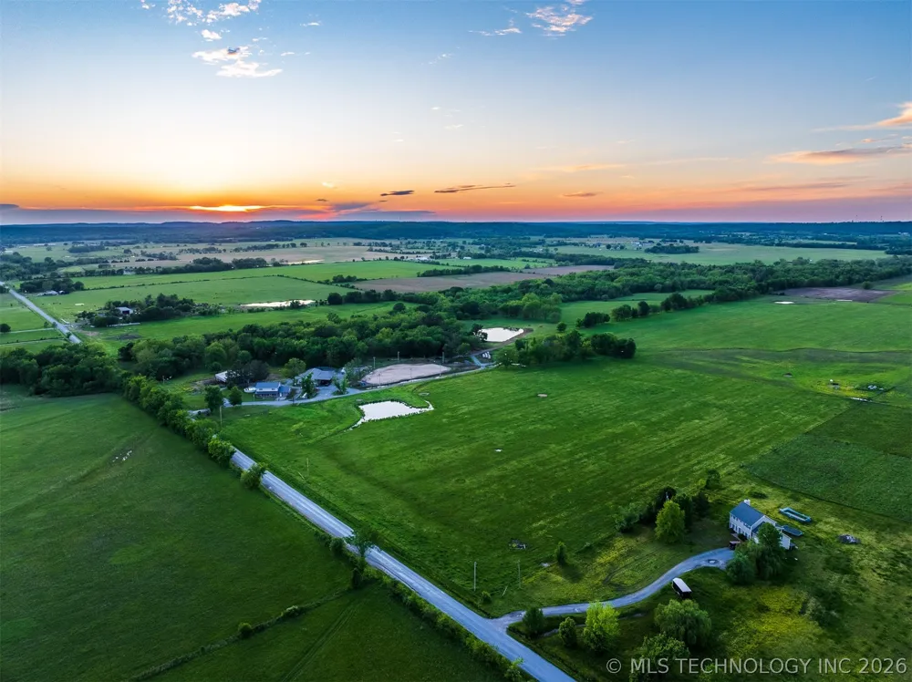15 E 450 ROAD Pryor, OK 74361