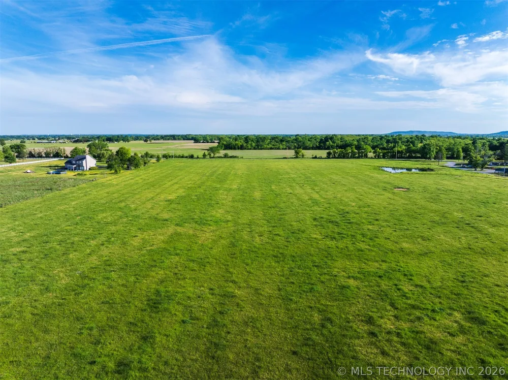 15 E 450 ROAD Pryor, OK 74361