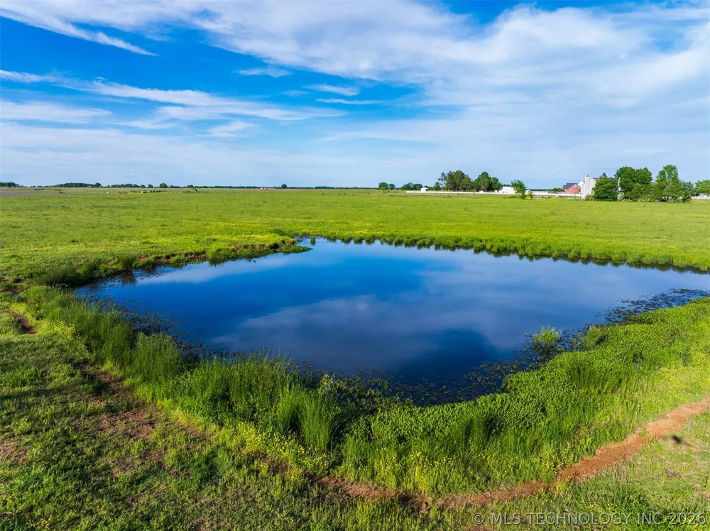 15 E 450 ROAD Pryor, OK 74361
