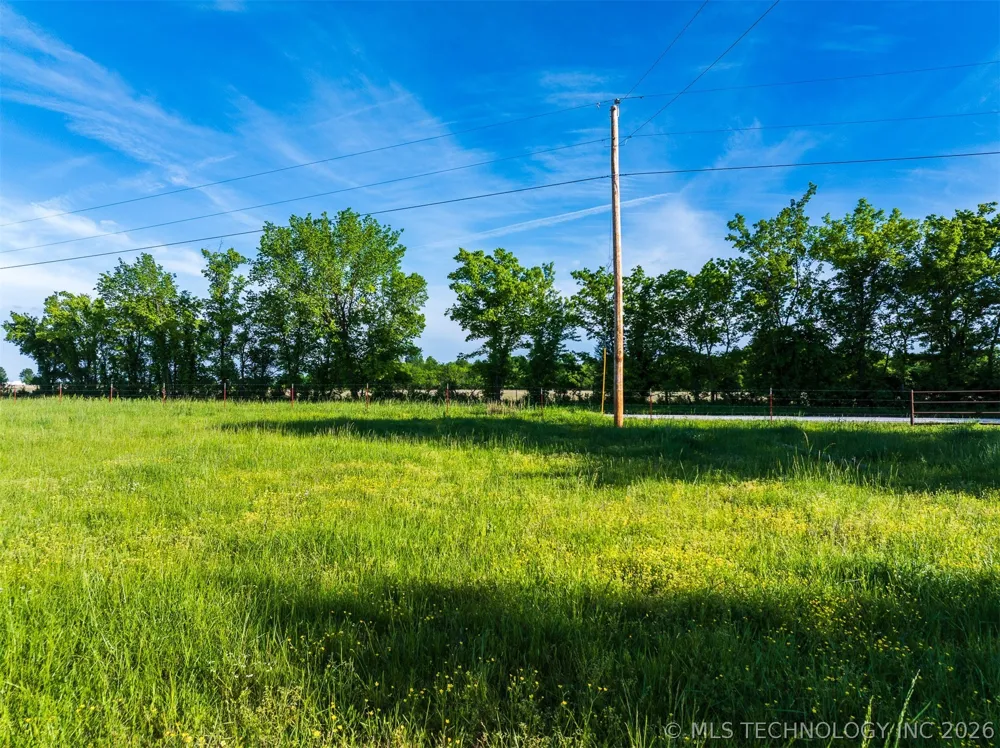 15 E 450 ROAD Pryor, OK 74361