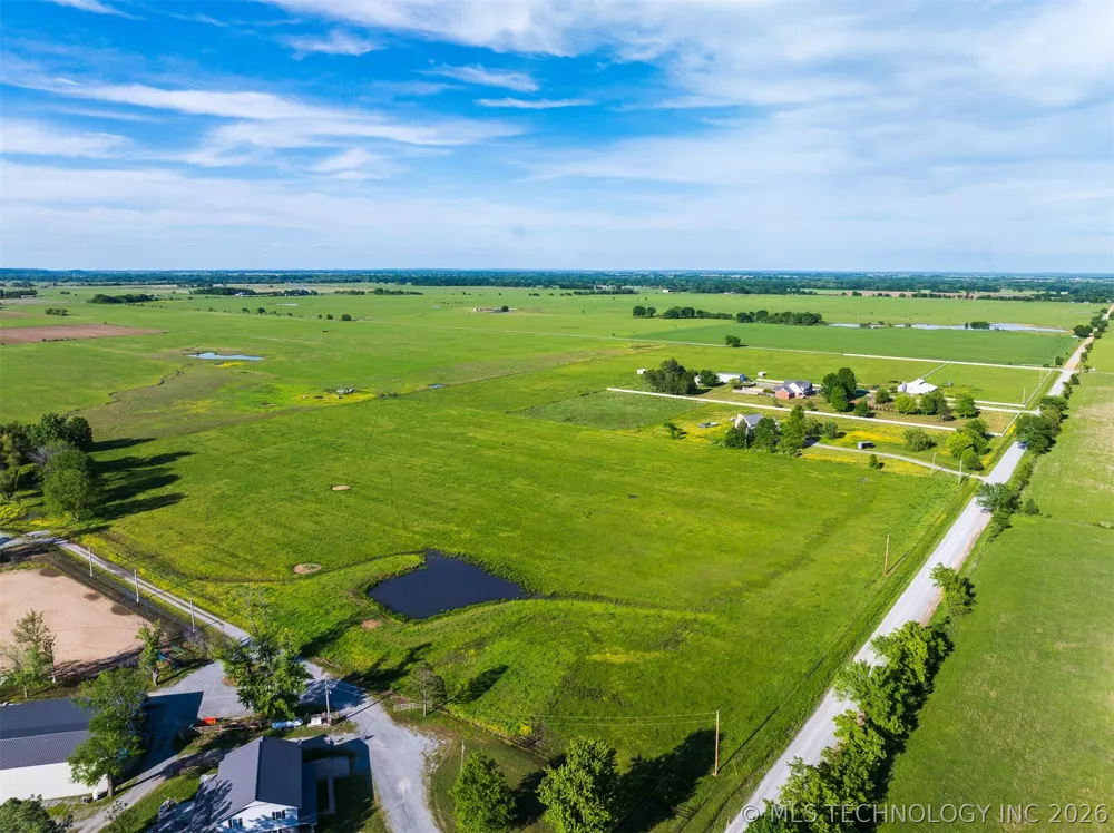 15 E 450 ROAD Pryor, OK 74361