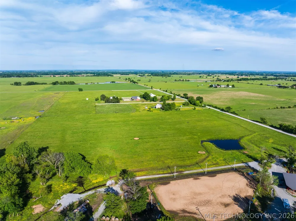 15 E 450 ROAD Pryor, OK 74361