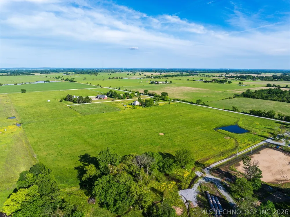 15 E 450 ROAD Pryor, OK 74361