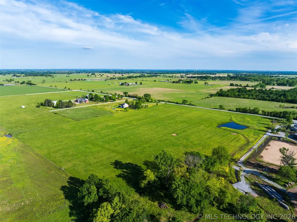 15 E 450 ROAD Pryor, OK 74361