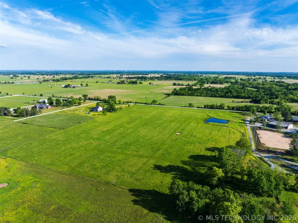 15 E 450 ROAD Pryor, OK 74361